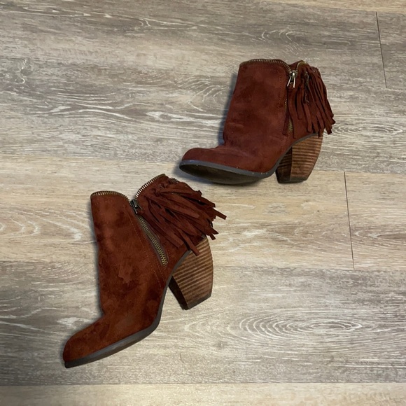 Not Rated Shoes - Not Rated Fringe Booties SZ 6 NWOT